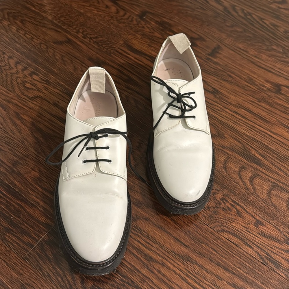 White leather tie shoe